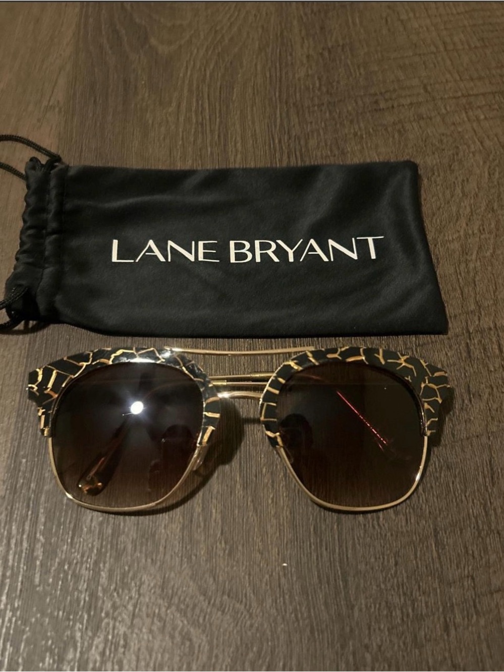 Accessory - Sunglasses with pouch